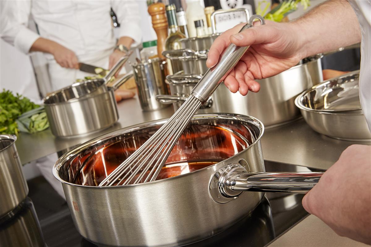 Știința vaselor de gătit: ce înseamnă 3-ply, 5-ply, 7-ply