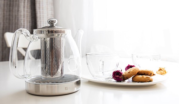 Arta ceaiului perfect acasă: Alegerea ceainicului ideal și a infuzoarelor de calitate