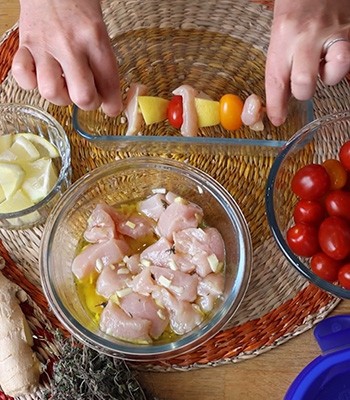 Frigarui de pui cu lamaie si porumb copt la gratar