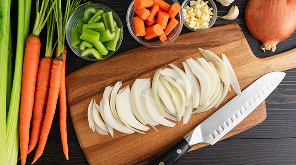 Santoku sau cuțitul bucătarului? Ghid comparativ
