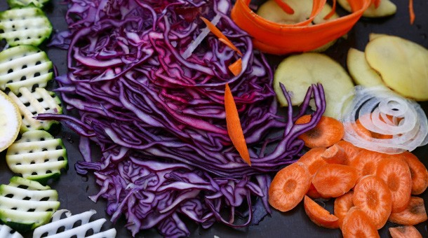 Tehnici de tăiere a legumelor pentru începători: Julienne, Brunoise și altele