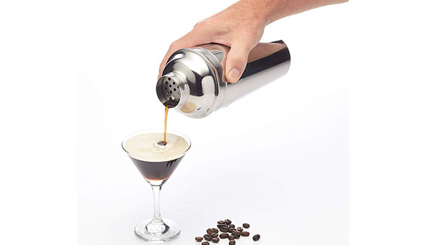 9 ustensile pentru cocktailuri care nu trebuie să-ți lipsească din barul de acasă
